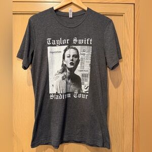 Taylor Swift Reputation Tour Concert Gray Graphic Tee / medium
